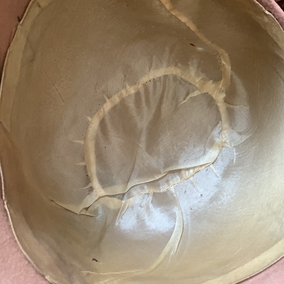 Authentic Antique 1920s Wool Felt Cloche Bell Hat with Gold Detailing - Picture 6 of 7